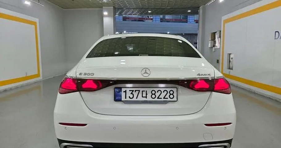 Mercedes-Benz E-Class 
