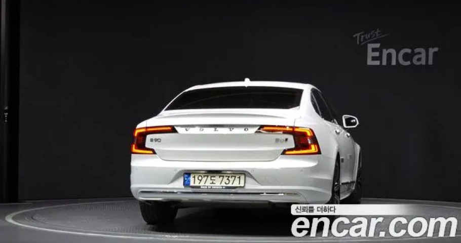 Volvo S90 