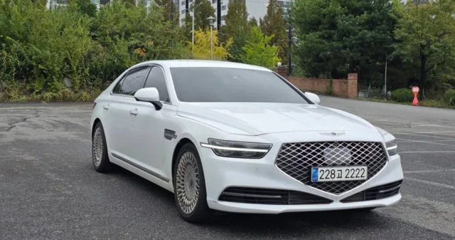 Genesis G90 
