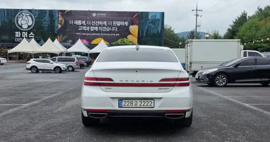 Genesis G90 