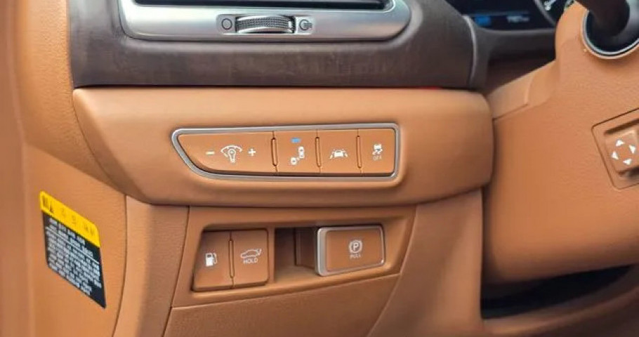 Genesis G90 