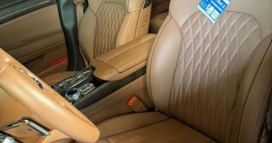 Genesis G90 