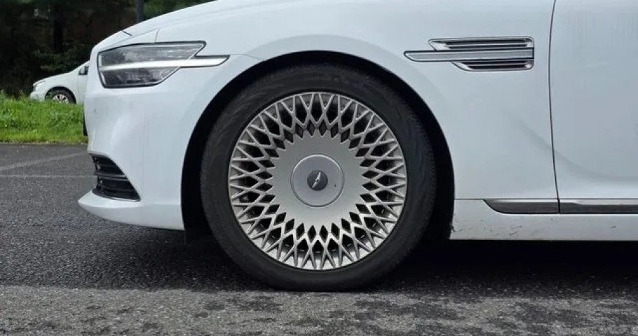 Genesis G90 