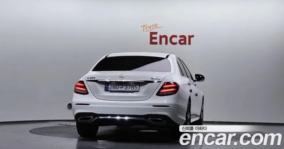 Mercedes-Benz E-Class 