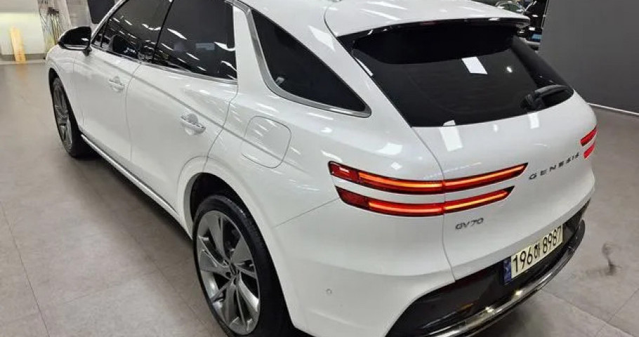 Genesis Gv70 