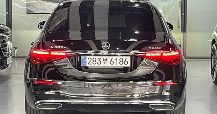 Mercedes-Benz S-Class 