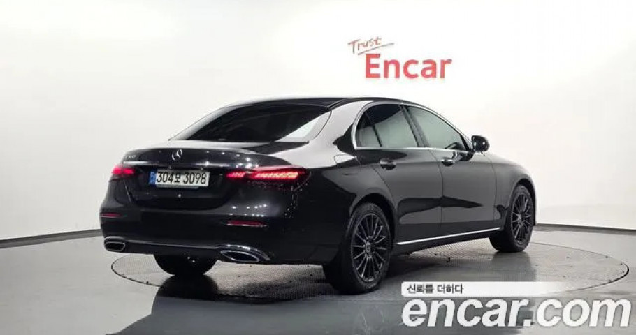 Mercedes-Benz E-Class 