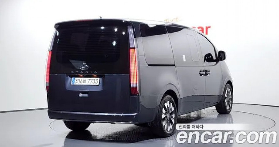 Hyundai Staria 