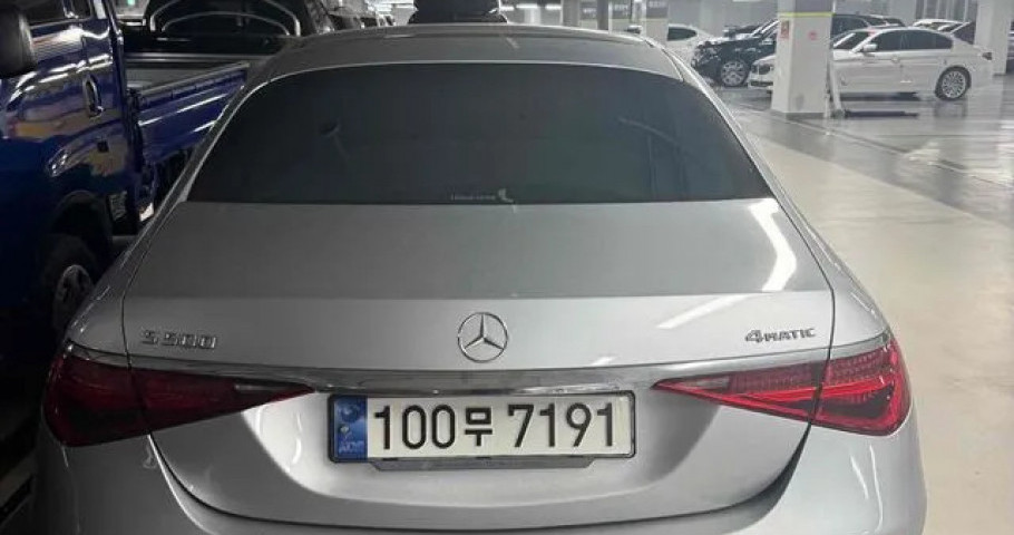 Mercedes-Benz S-Class 