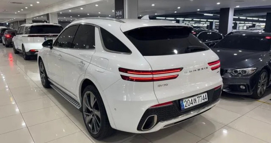 Genesis Gv70 
