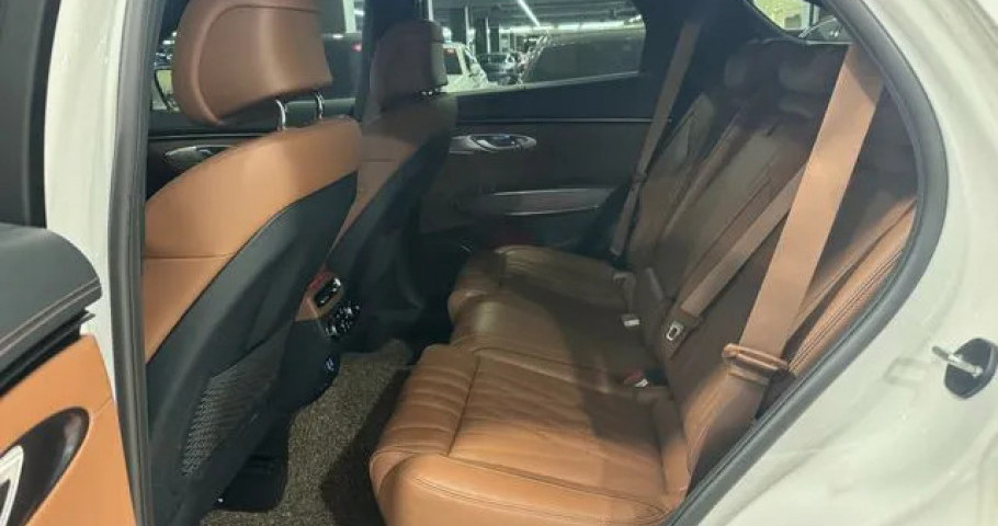 Genesis Gv70 