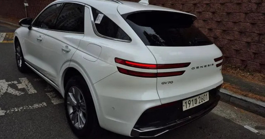 Genesis Gv70 