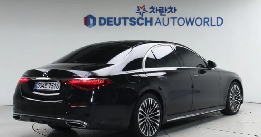 Mercedes-Benz S-Class 
