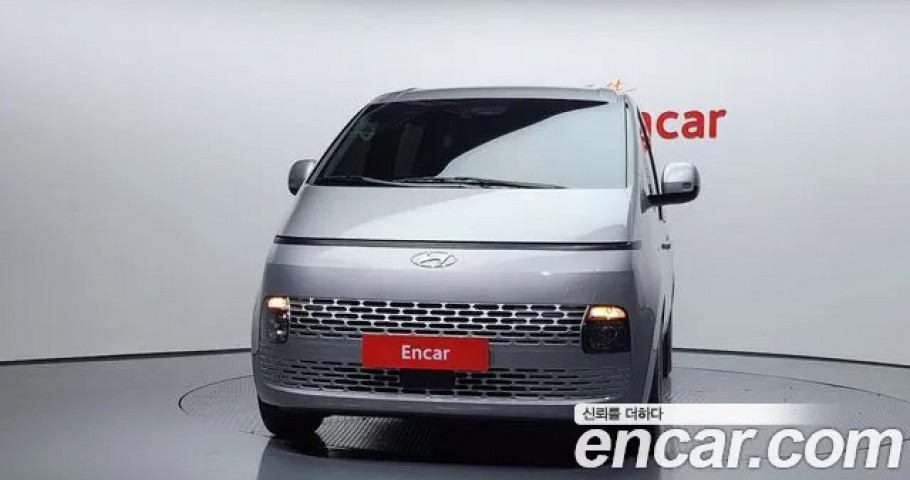 Hyundai Staria 