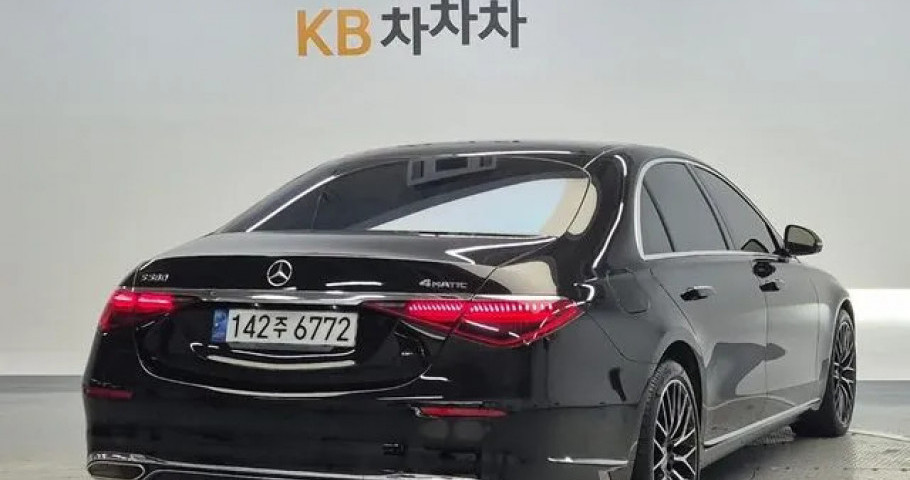 Mercedes-Benz S-Class 