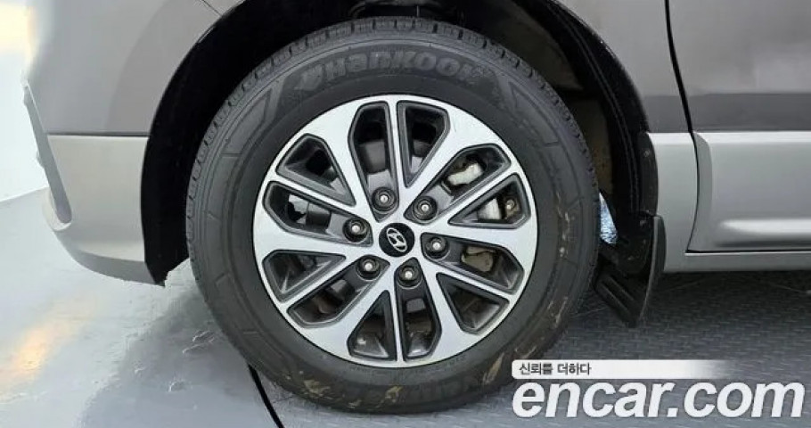 Hyundai Starex 