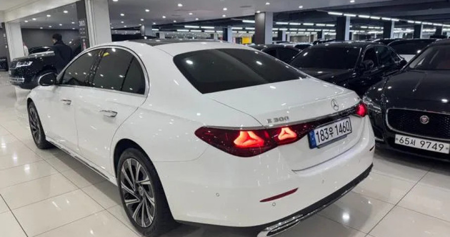 Mercedes-Benz E-Class 