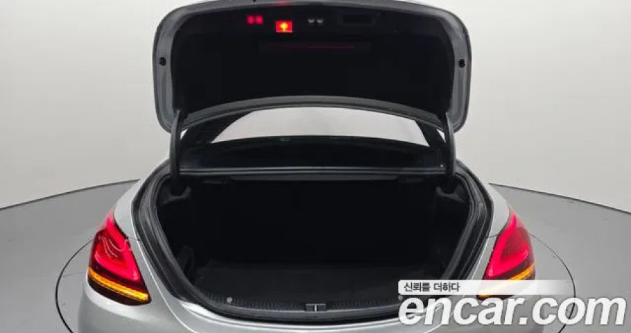 Mercedes-Benz C-Class 