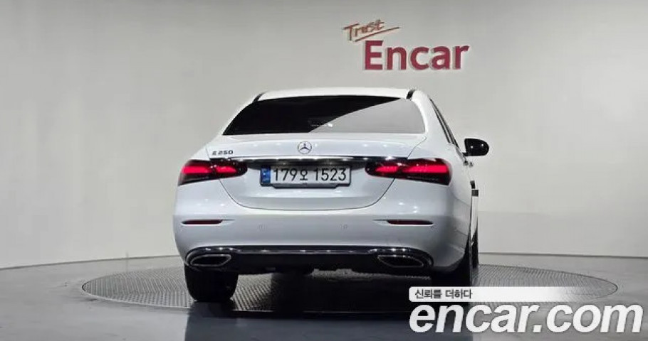 Mercedes-Benz E-Class 