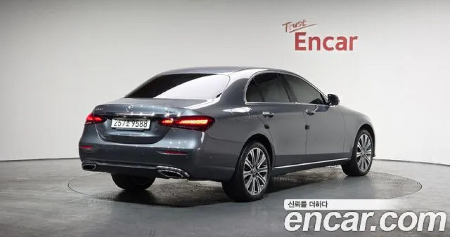 Mercedes-Benz E-Class 