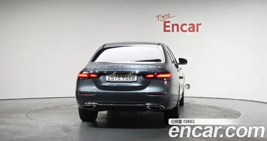 Mercedes-Benz E-Class 