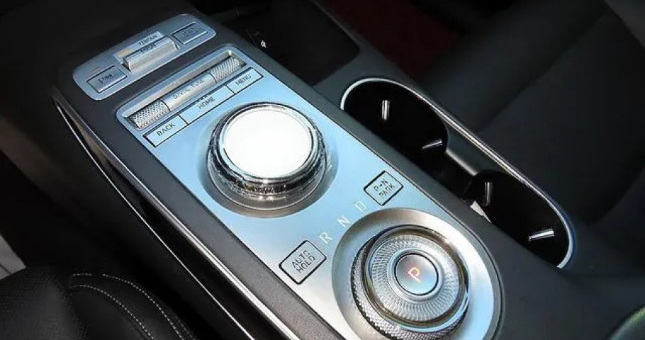 Genesis Gv70 