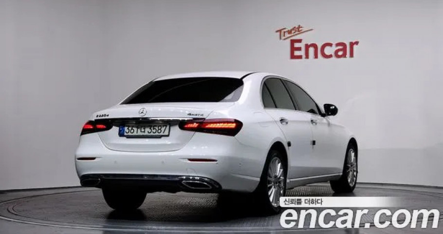 Mercedes-Benz E-Class 