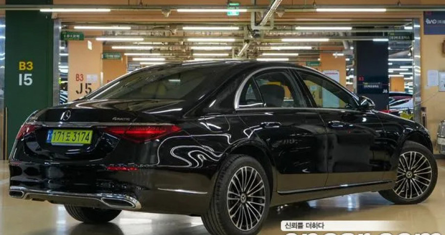 Mercedes-Benz S-Class 