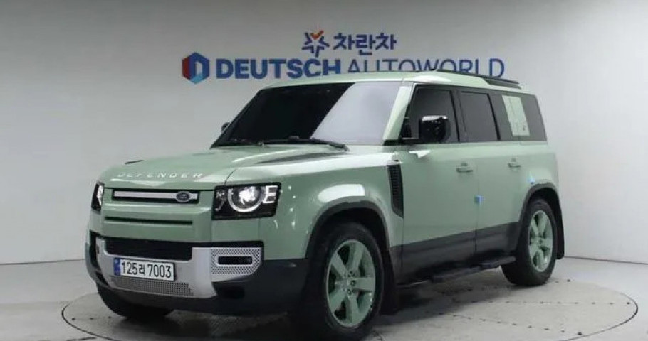 Land Rover Defender 