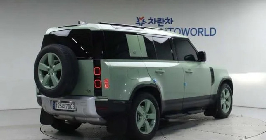 Land Rover Defender 