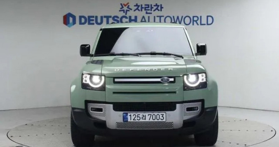 Land Rover Defender 