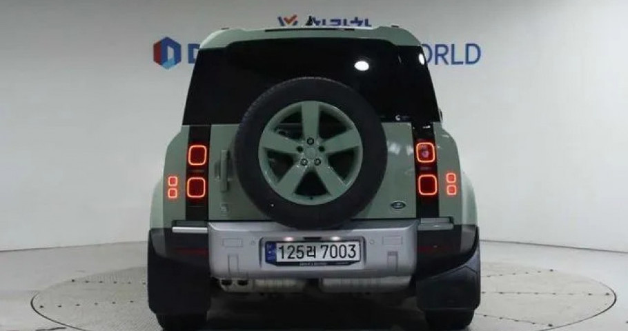 Land Rover Defender 