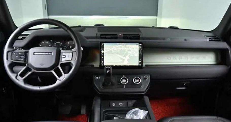 Land Rover Defender 