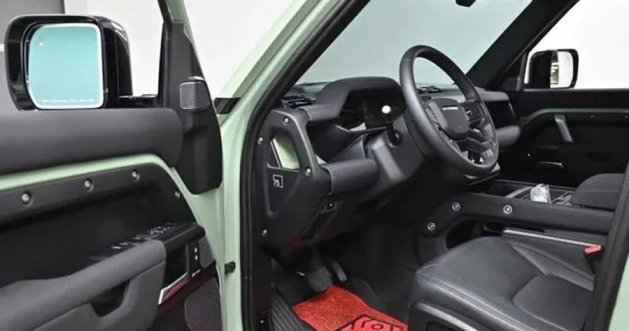 Land Rover Defender 