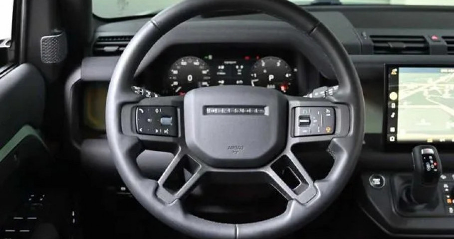 Land Rover Defender 
