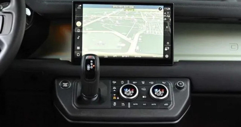 Land Rover Defender 