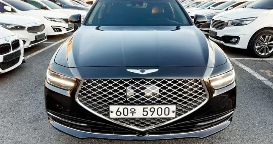 Genesis G90 