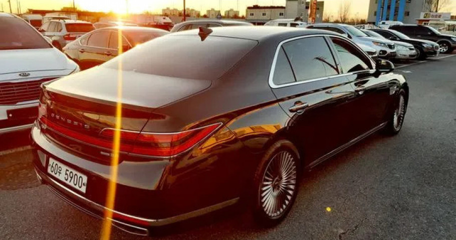 Genesis G90 