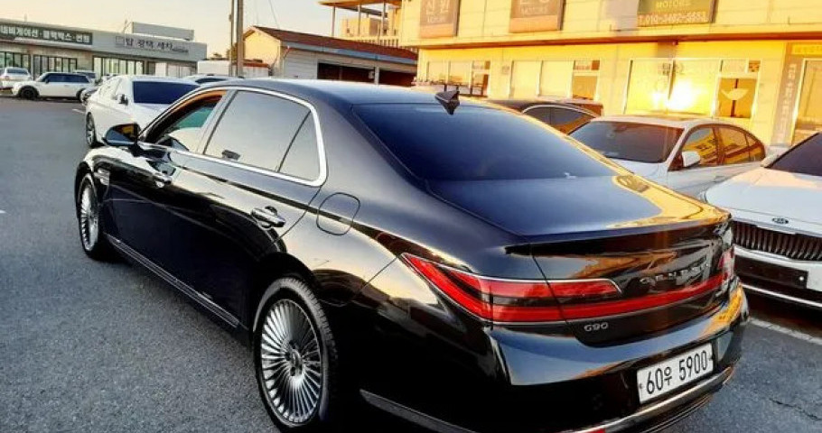 Genesis G90 
