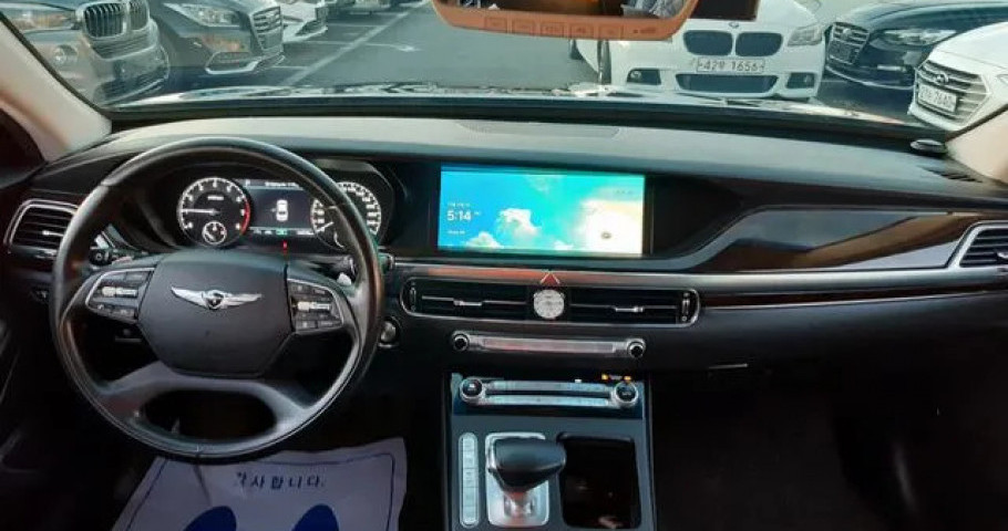 Genesis G90 