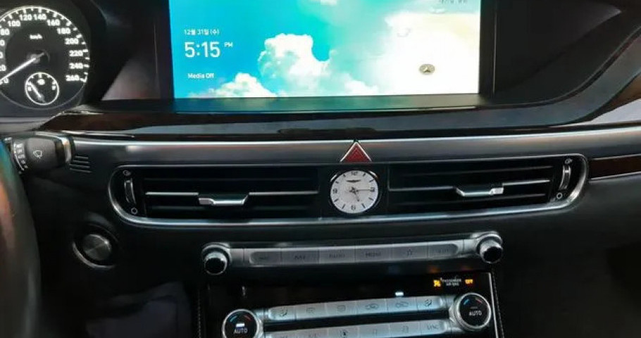 Genesis G90 