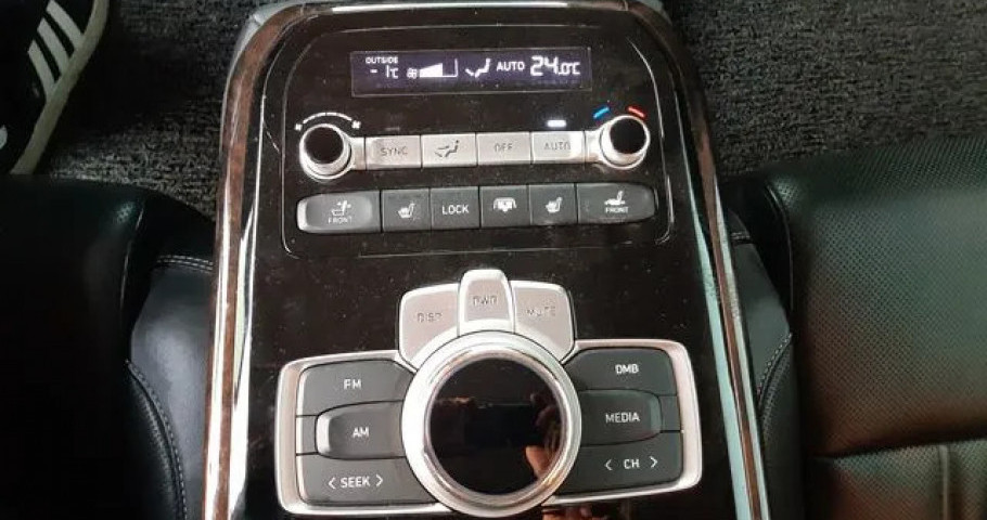 Genesis G90 
