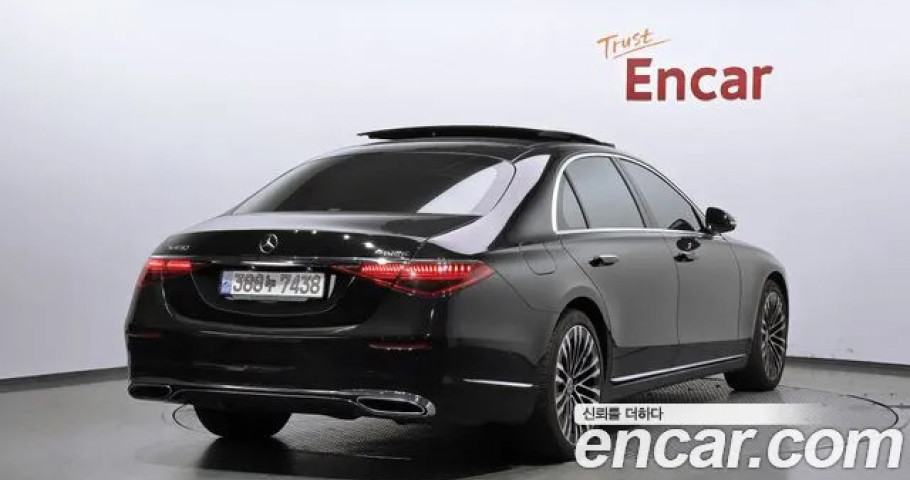 Mercedes-Benz S-Class 