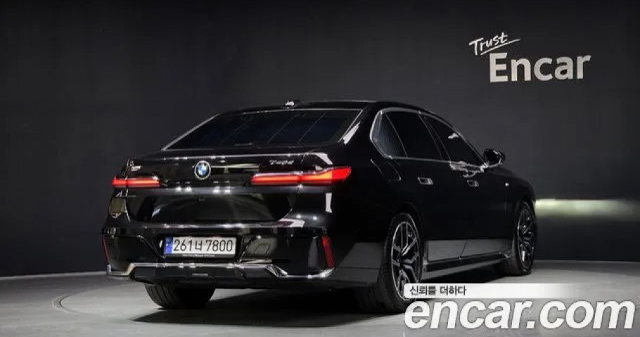 BMW 7-Series 