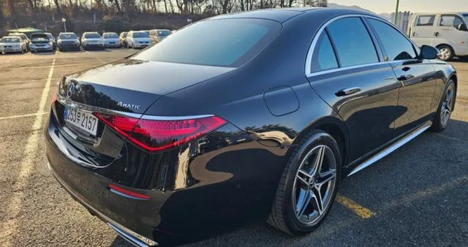 Mercedes-Benz S-Class 