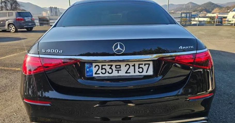 Mercedes-Benz S-Class 