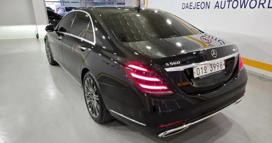 Mercedes-Benz S-Class 