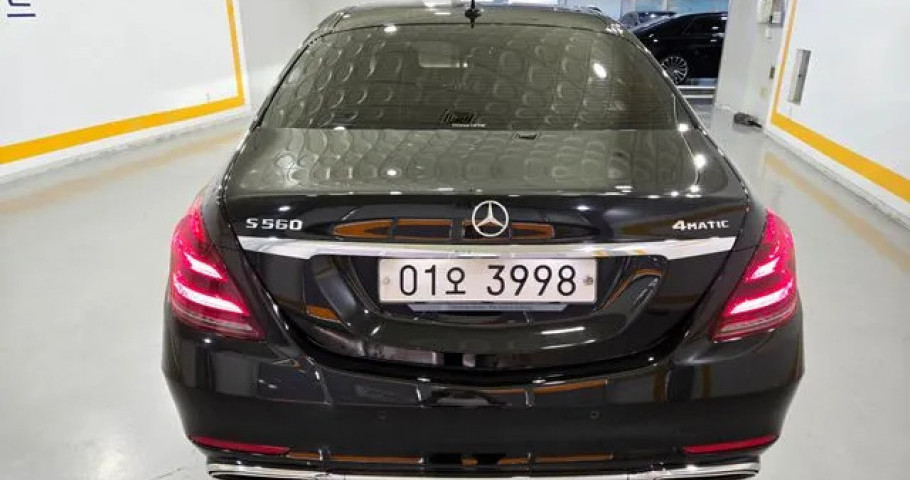 Mercedes-Benz S-Class 