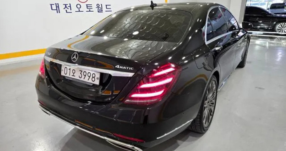 Mercedes-Benz S-Class 