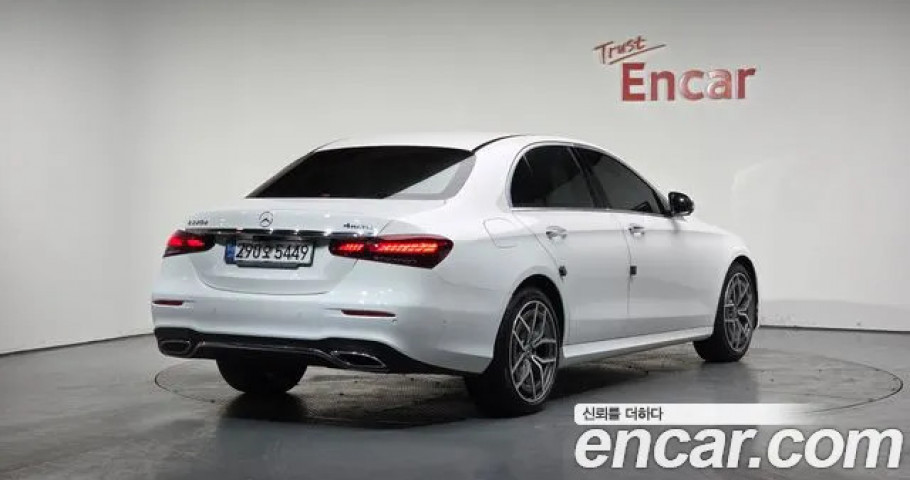 Mercedes-Benz E-Class 